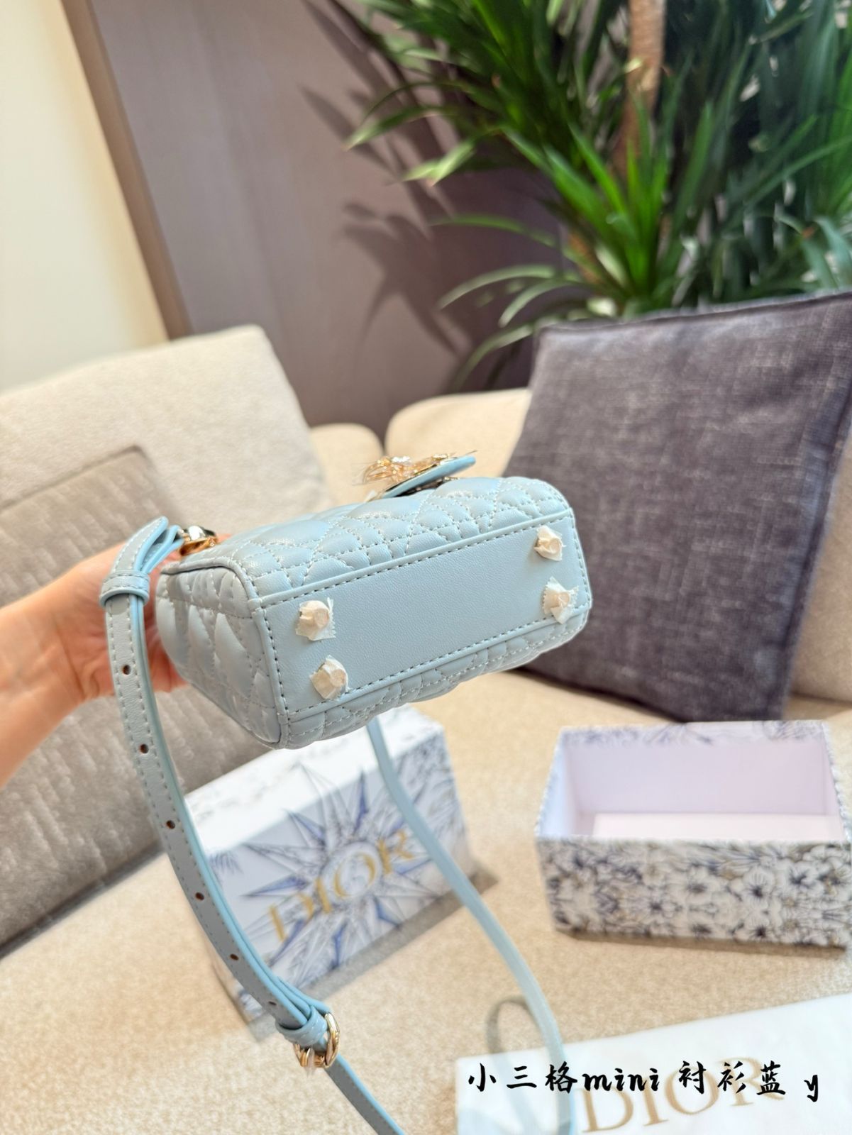 【今日特価】Dior Lady Dior ブルー ハンドバッグ シャツブルー レザー スモールサイズ