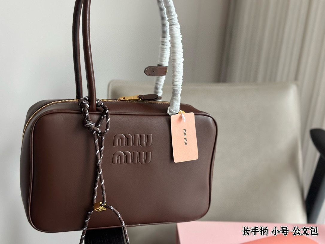 【今日特価】Miu Miu Small Bowling Briefcase / ミュウミュウ スモール ボウリング ブリーフケース 【今日特価】Miu Miu Small Bowling Briefcase / ミュウミュウ スモール ボウリング ブリーフケース