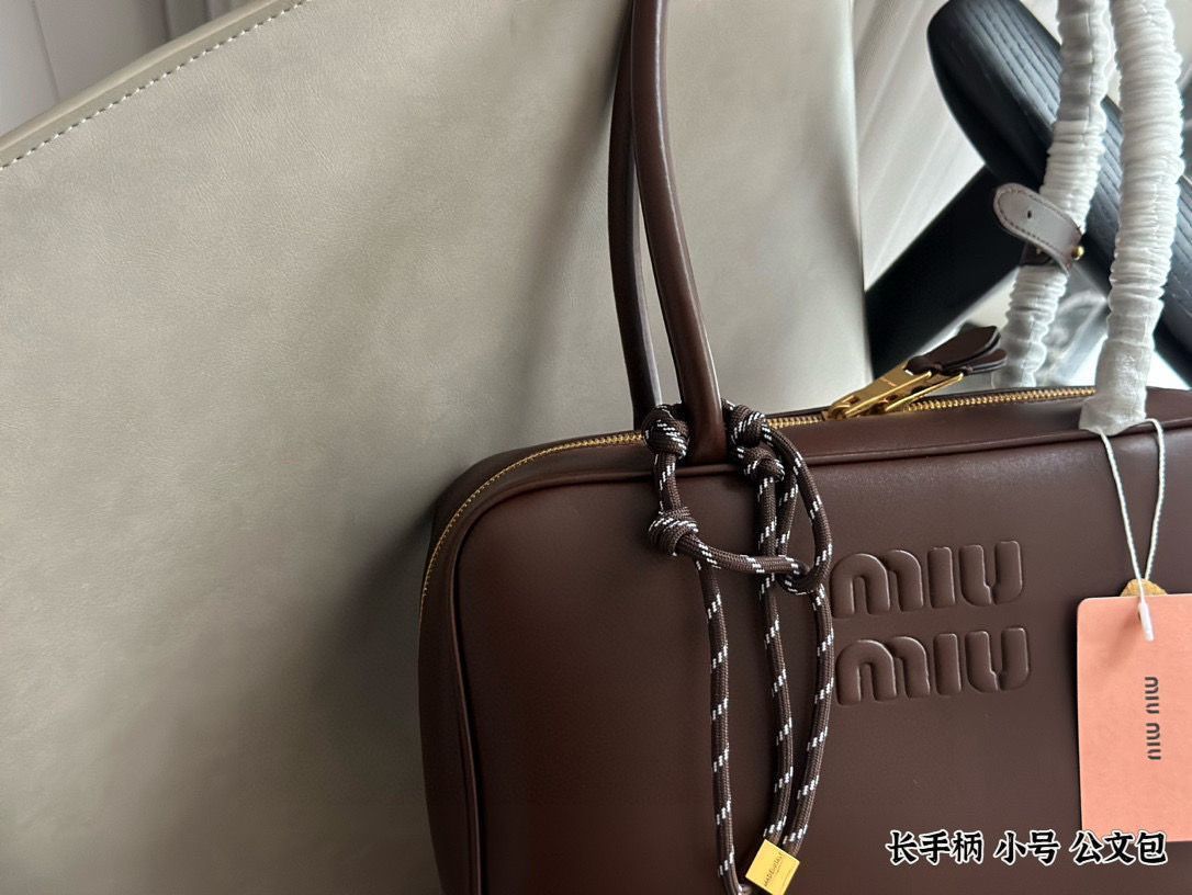 【今日特価】Miu Miu Small Bowling Briefcase / ミュウミュウ スモール ボウリング ブリーフケース 【今日特価】Miu Miu Small Bowling Briefcase / ミュウミュウ スモール ボウリング ブリーフケース