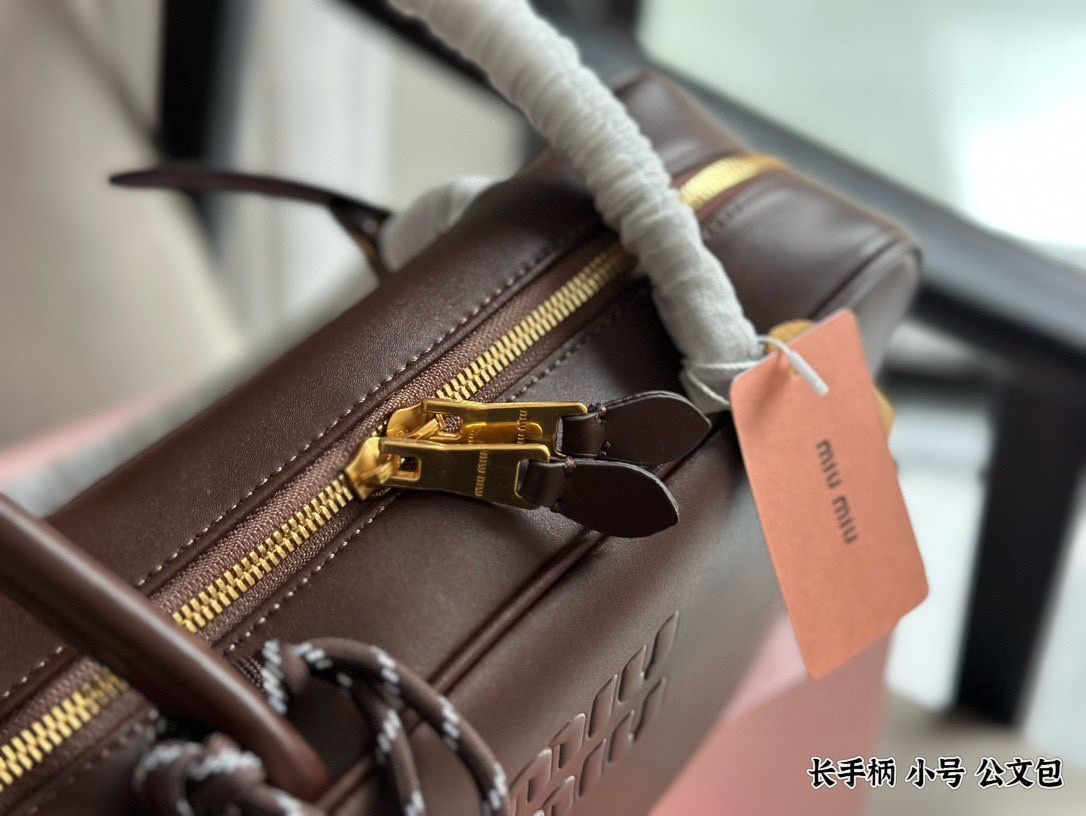 【今日特価】Miu Miu Small Bowling Briefcase / ミュウミュウ スモール ボウリング ブリーフケース 【今日特価】Miu Miu Small Bowling Briefcase / ミュウミュウ スモール ボウリング ブリーフケース