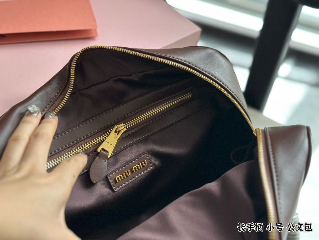 【今日特価】Miu Miu Small Bowling Briefcase / ミュウミュウ スモール ボウリング ブリーフケース 【今日特価】Miu Miu Small Bowling Briefcase / ミュウミュウ スモール ボウリング ブリーフケース