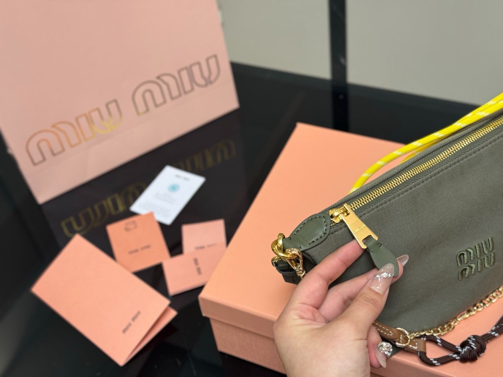 【今日特価】MiuMiu ミュウミュウ キャンバス ランチボックスバッグ with サーフレース