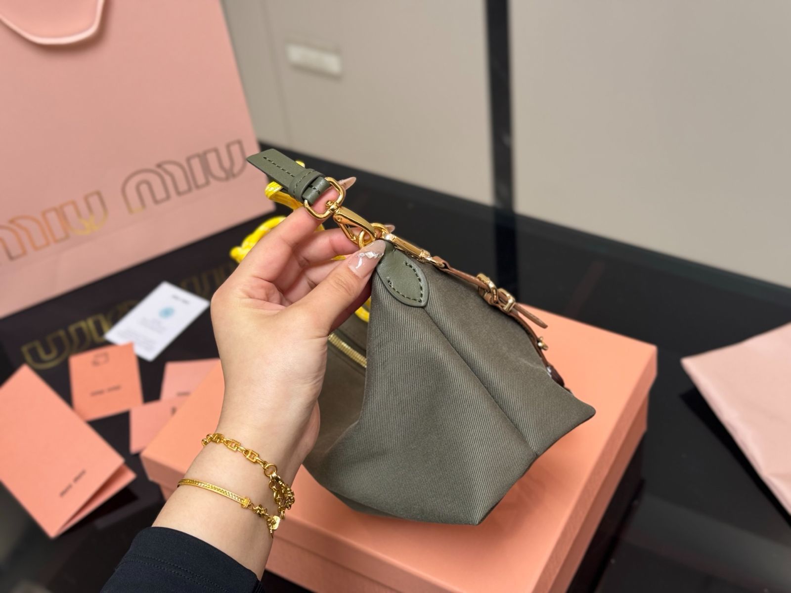 【今日特価】MiuMiu ミュウミュウ キャンバス ランチボックスバッグ with サーフレース