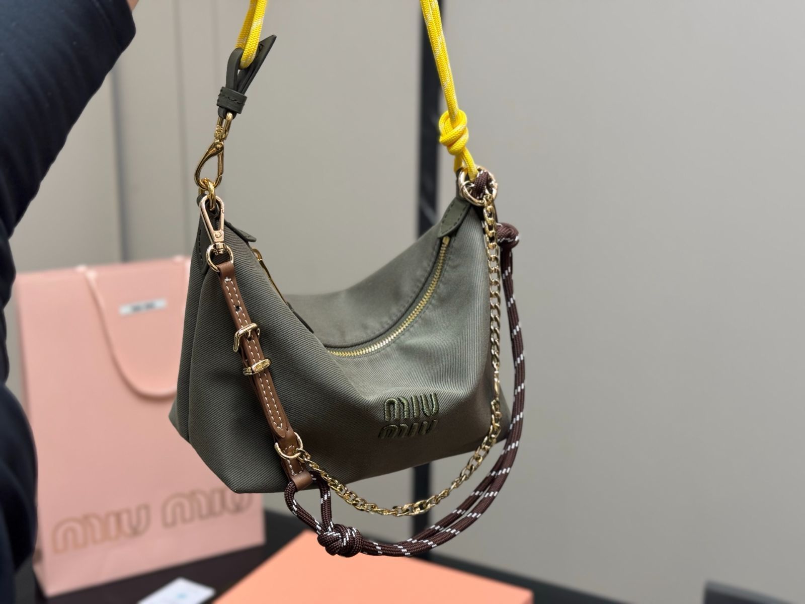 【今日特価】MiuMiu ミュウミュウ キャンバス ランチボックスバッグ with サーフレース
