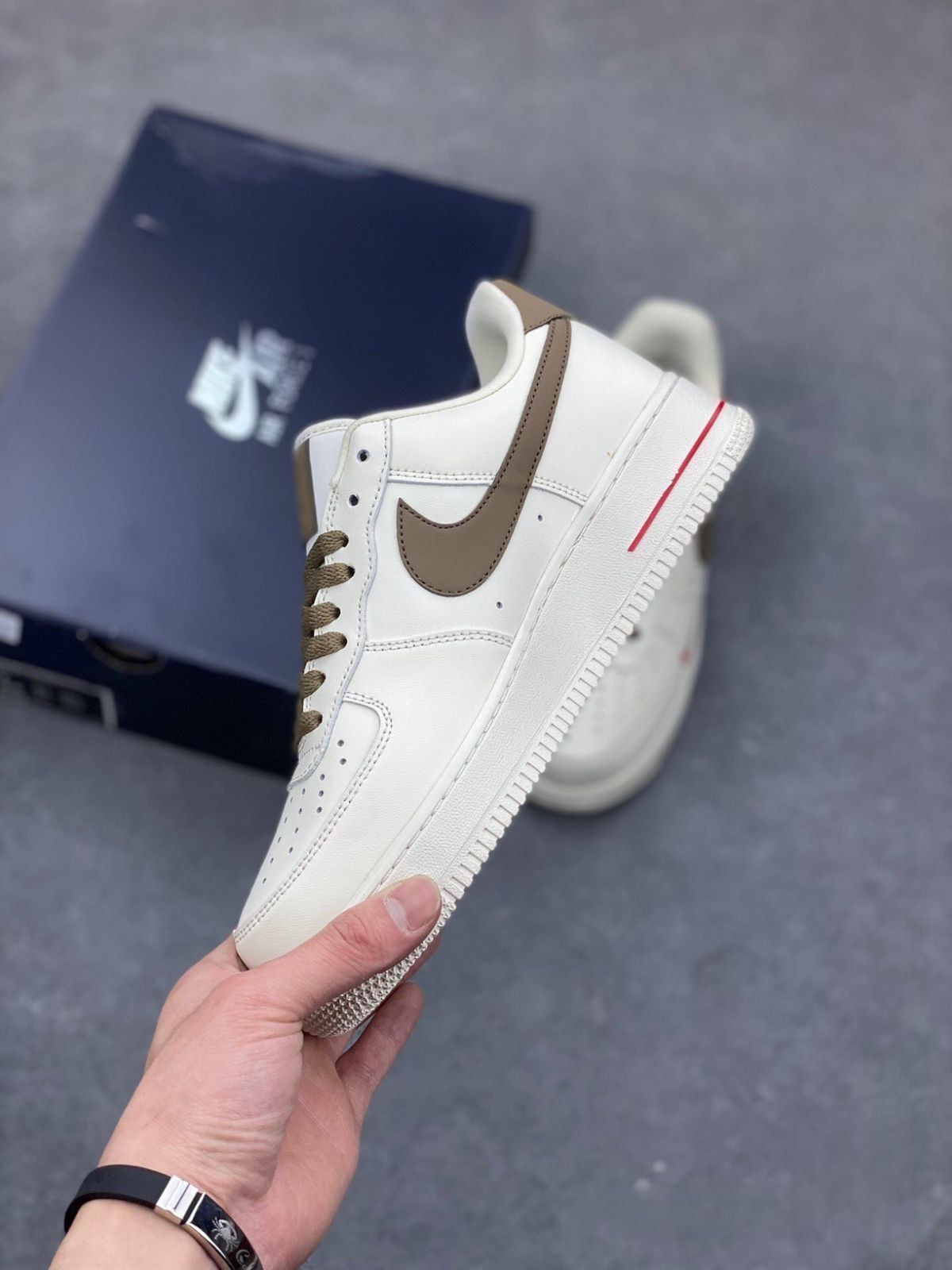 お値下げしました??即購入箱付新品?? NIKE AIR FORCE 1 LOw 男女兼用ナイキ