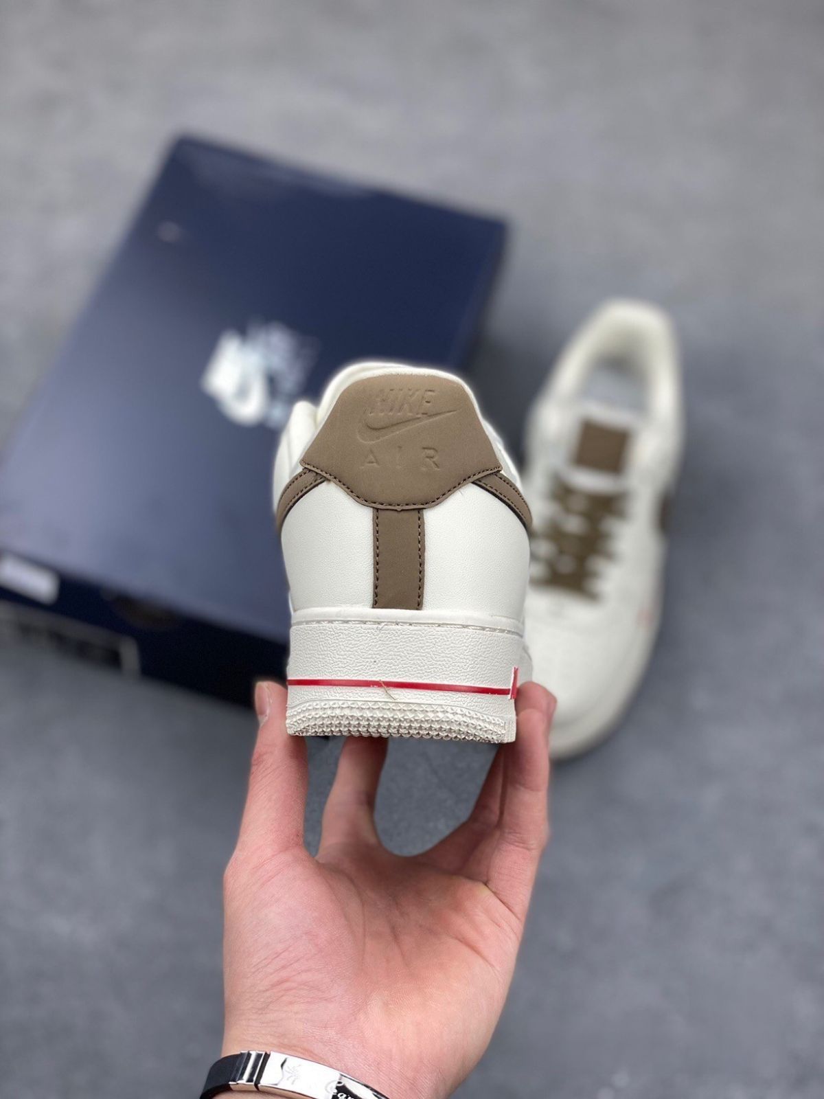 お値下げしました??即購入箱付新品?? NIKE AIR FORCE 1 LOw 男女兼用ナイキ