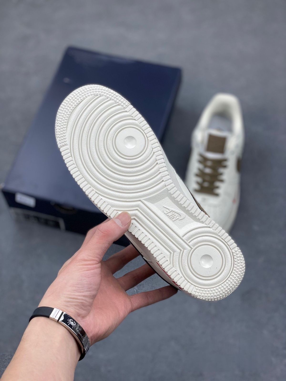 お値下げしました??即購入箱付新品?? NIKE AIR FORCE 1 LOw 男女兼用ナイキ