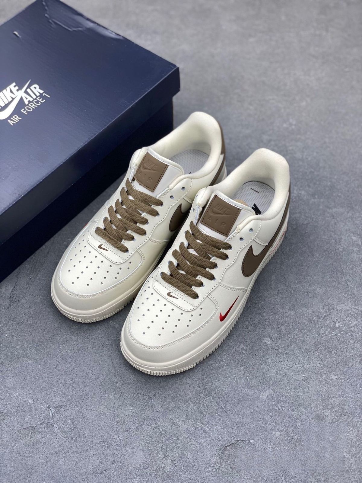 お値下げしました??即購入箱付新品?? NIKE AIR FORCE 1 LOw 男女兼用ナイキ