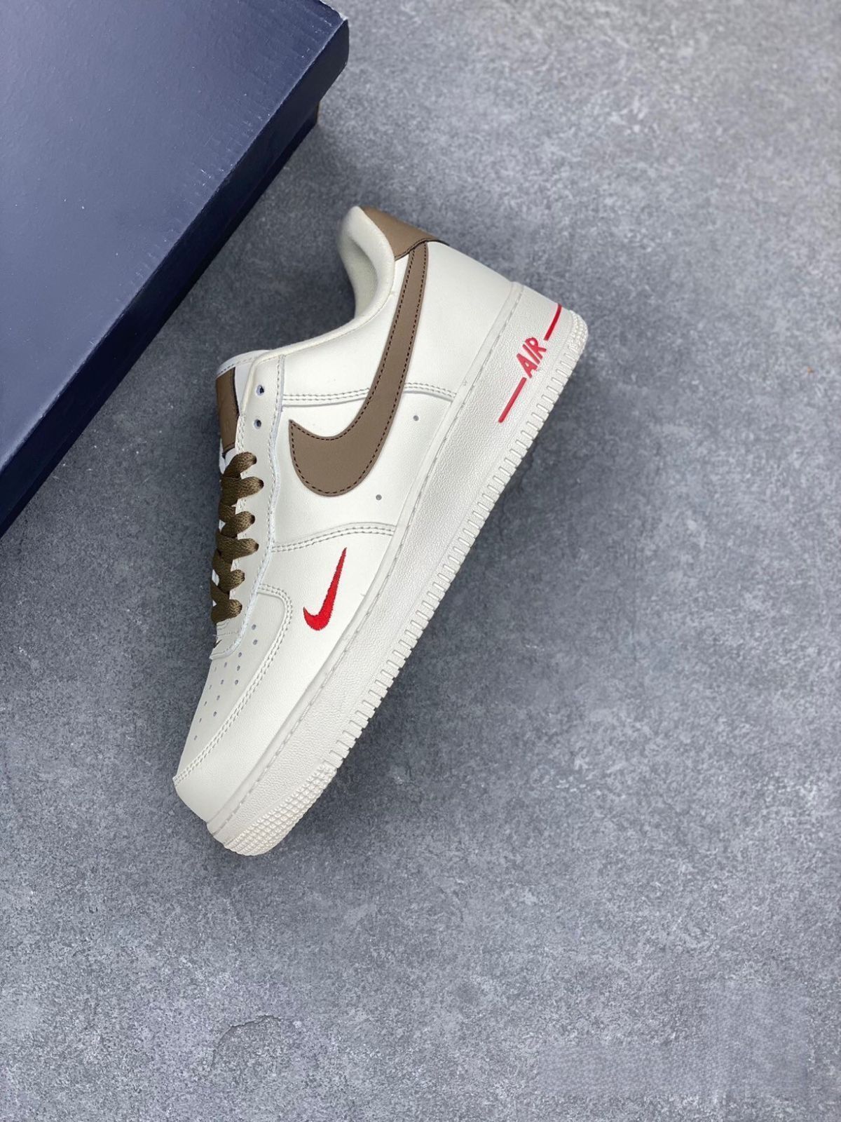 お値下げしました??即購入箱付新品?? NIKE AIR FORCE 1 LOw 男女兼用ナイキ