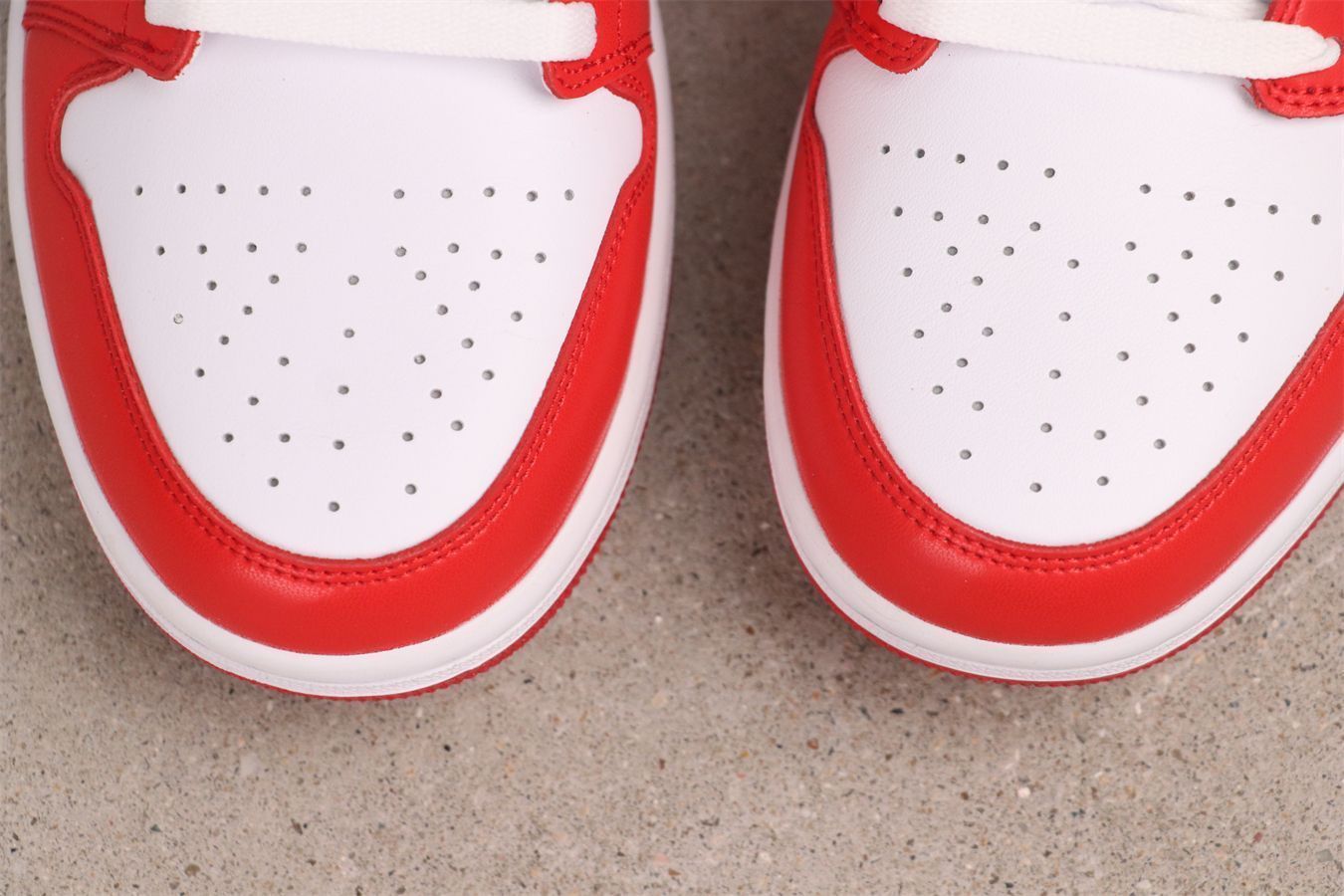 【今日特価】Air Jordan 1 エアジョーダン 1 代 553558-166 ホワイトレッド 【今日特価】Air Jordan 1 エアジョーダン 1 代 553558-166 ホワイトレッド