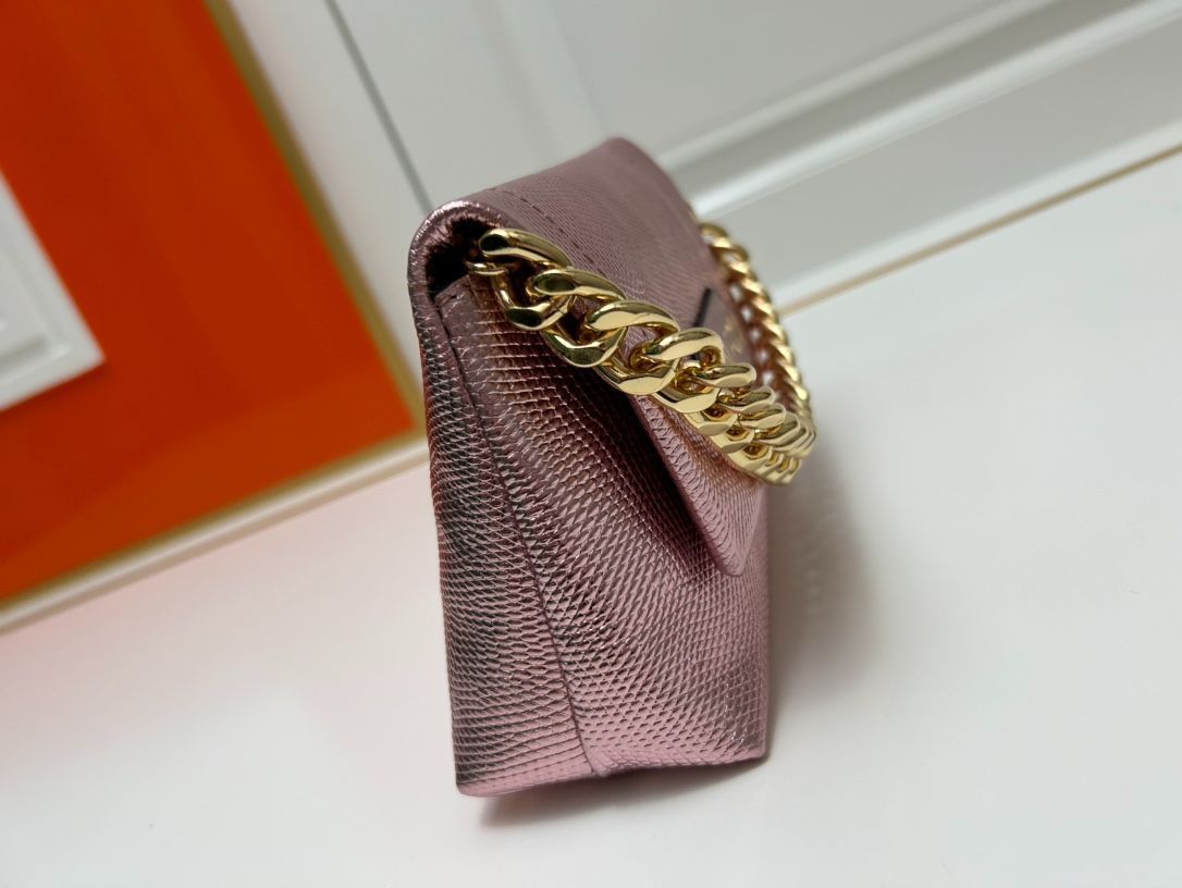 【本日限定特価】TOM FORD メタリックチェーンハンドバッグ 小サイズ 専用ボックス付き[本日特価|新品未使用品]