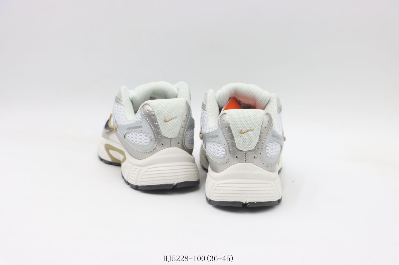 【今日特価】Nike ナイキ ランニングシューズ HJ5228-100 ホワイトブラックゴールド