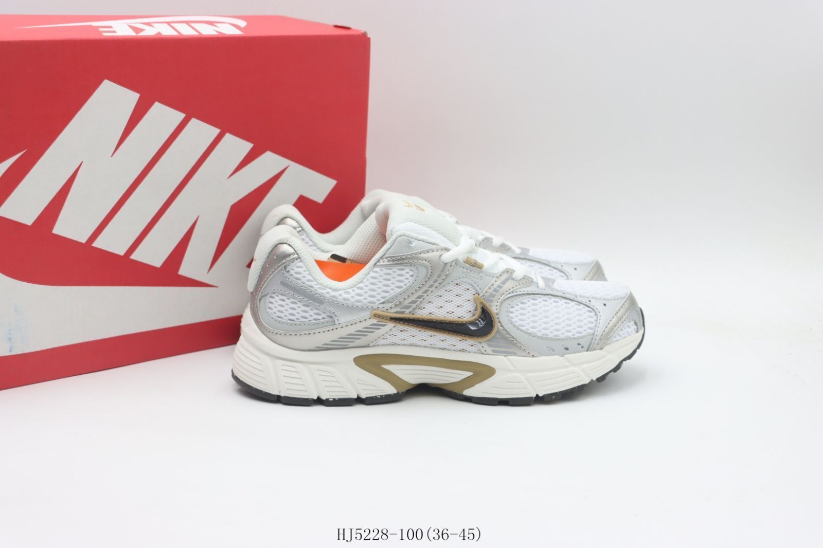 【今日特価】Nike ナイキ ランニングシューズ HJ5228-100 ホワイトブラックゴールド