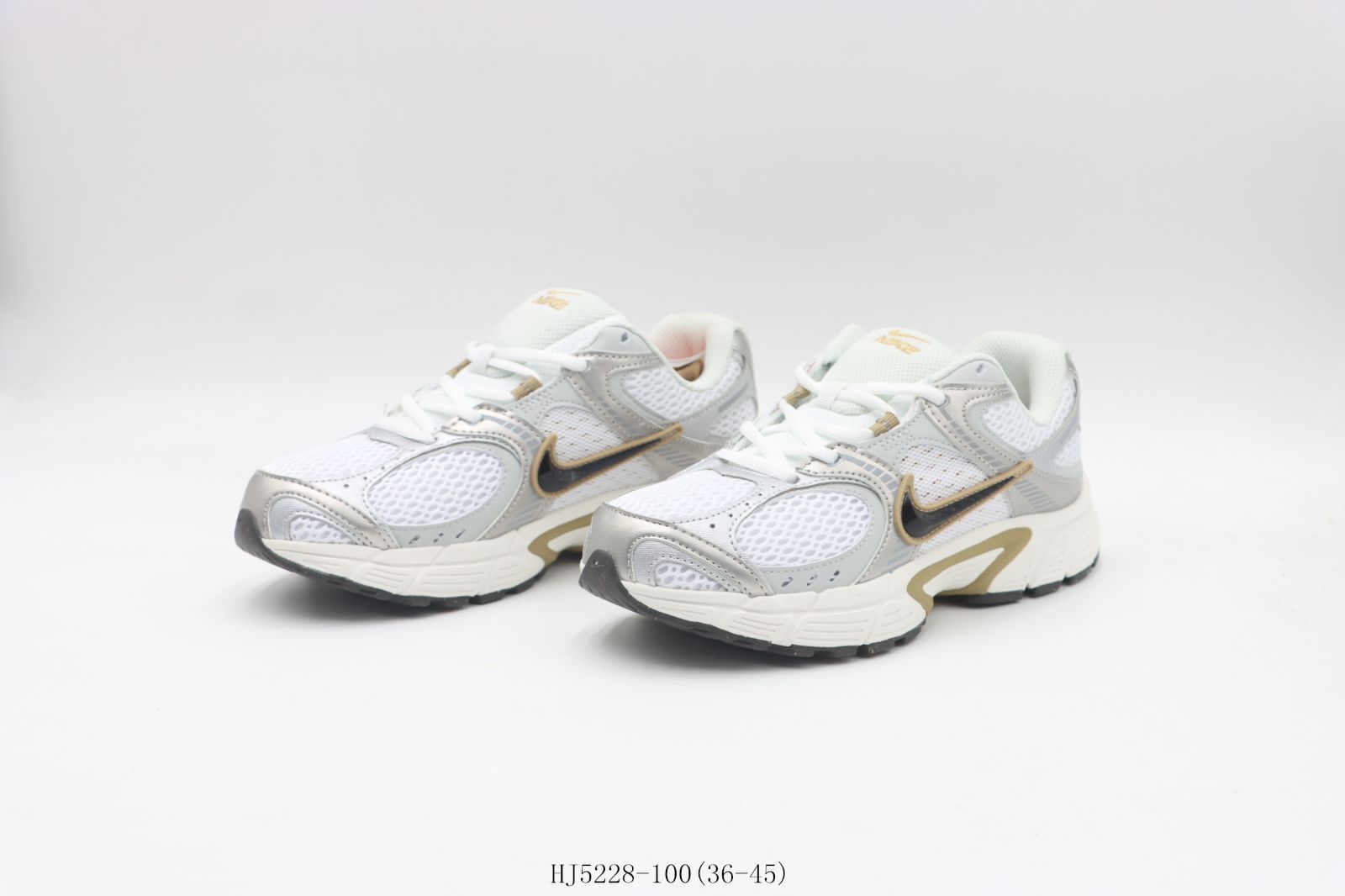【今日特価】Nike ナイキ ランニングシューズ HJ5228-100 ホワイトブラックゴールド