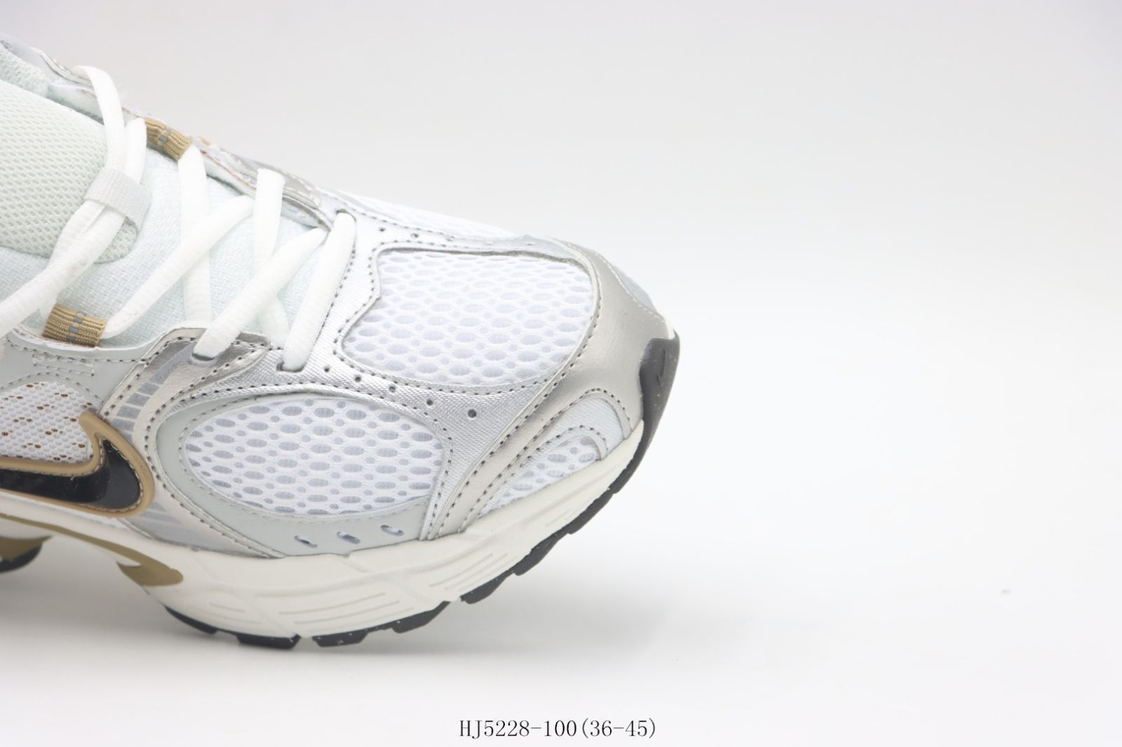 【今日特価】Nike ナイキ ランニングシューズ HJ5228-100 ホワイトブラックゴールド