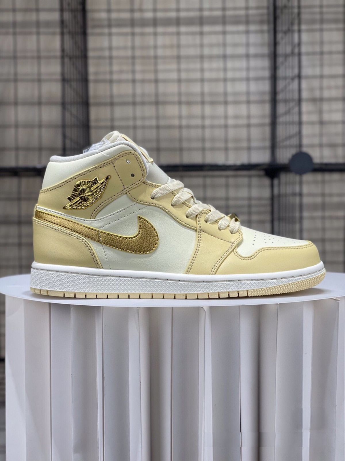 お値下げしました??即購入?? Nike Air Jordan 1 Mid 箱付 男女兼用