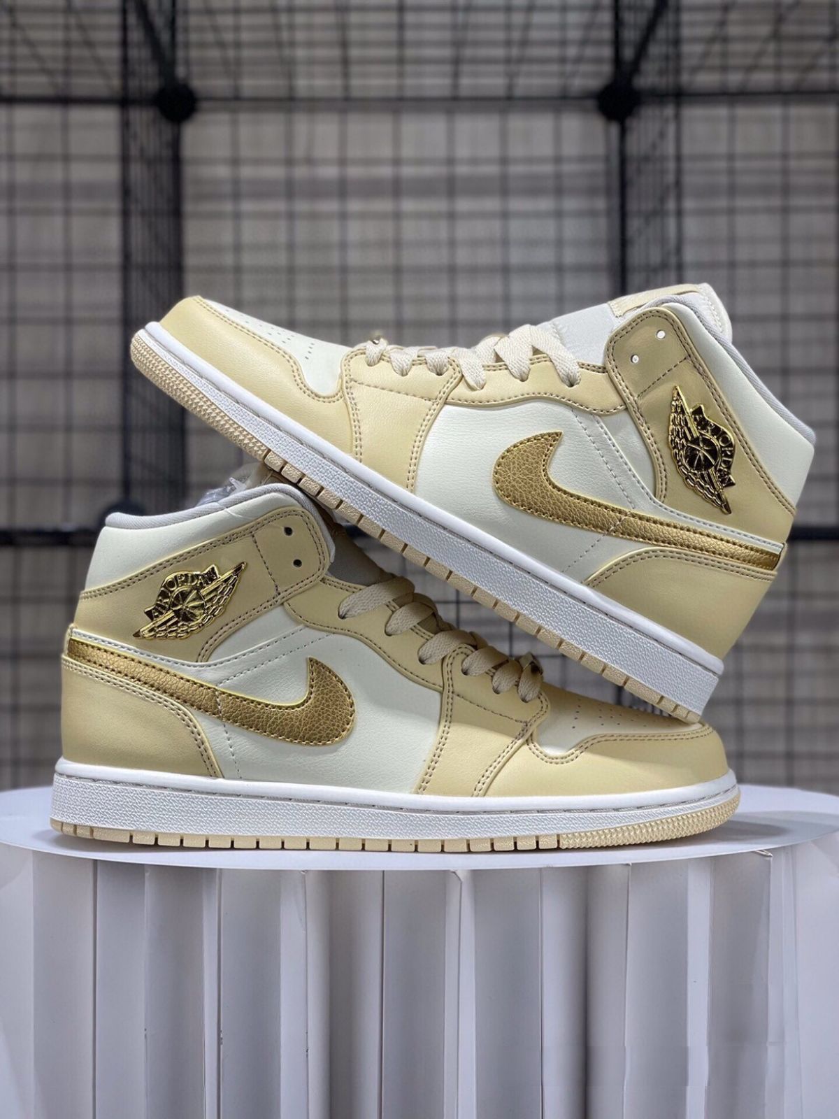 お値下げしました??即購入?? Nike Air Jordan 1 Mid 箱付 男女兼用
