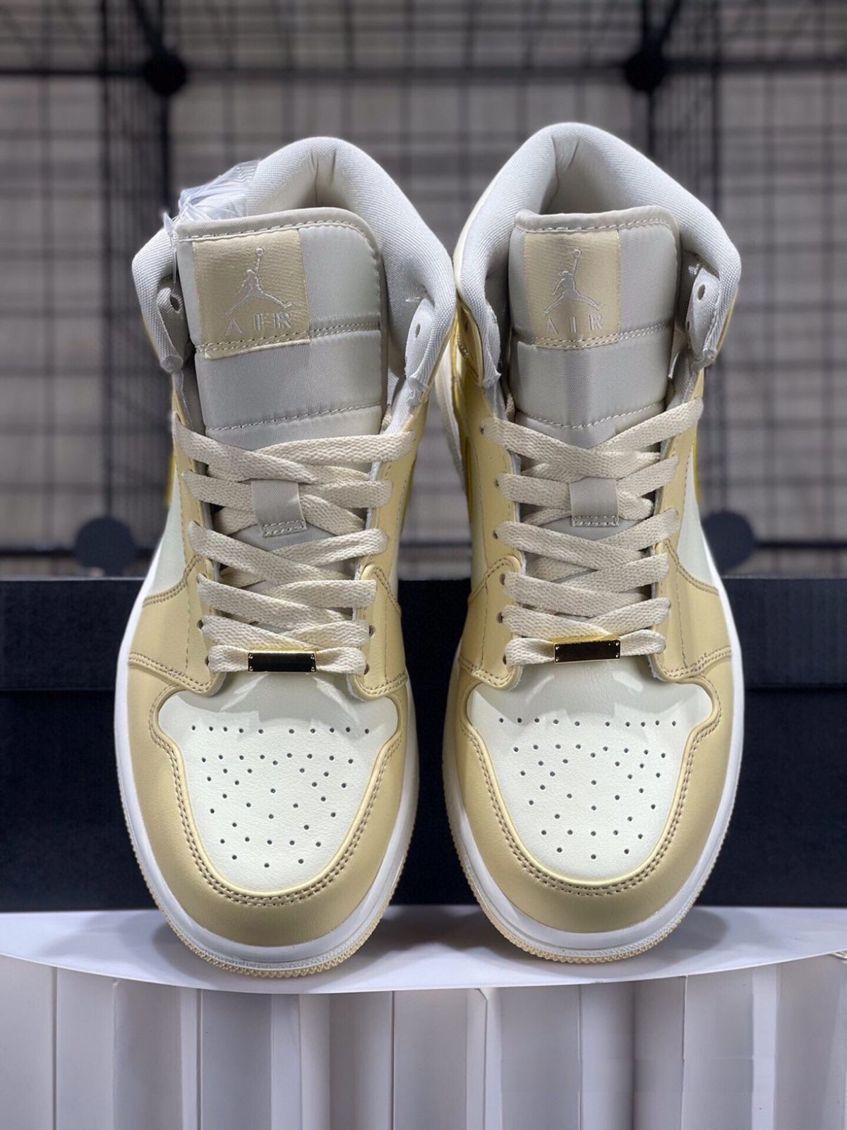 お値下げしました??即購入?? Nike Air Jordan 1 Mid 箱付 男女兼用