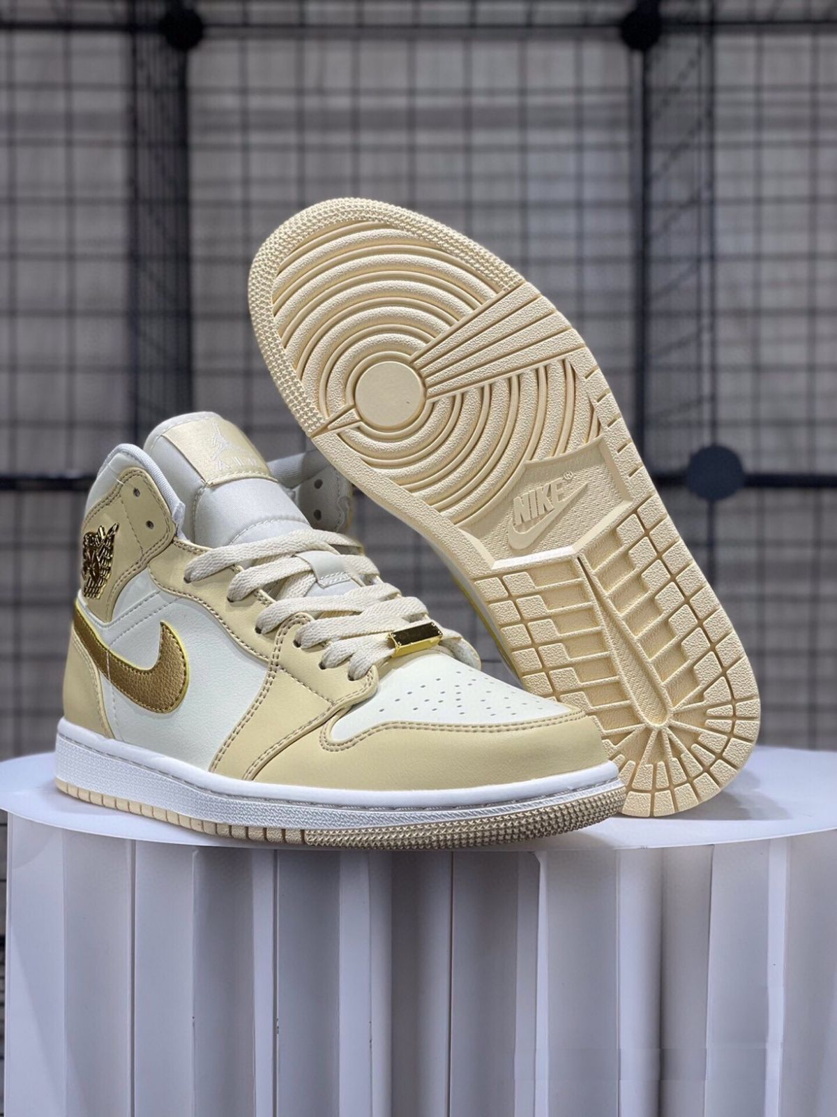 お値下げしました??即購入?? Nike Air Jordan 1 Mid 箱付 男女兼用