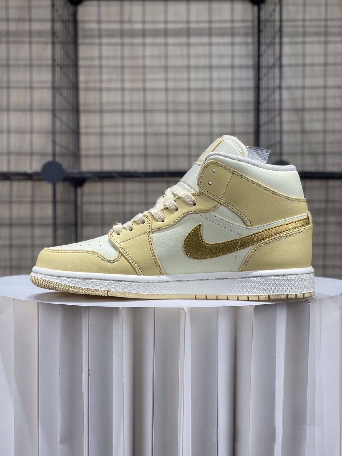 お値下げしました??即購入?? Nike Air Jordan 1 Mid 箱付 男女兼用
