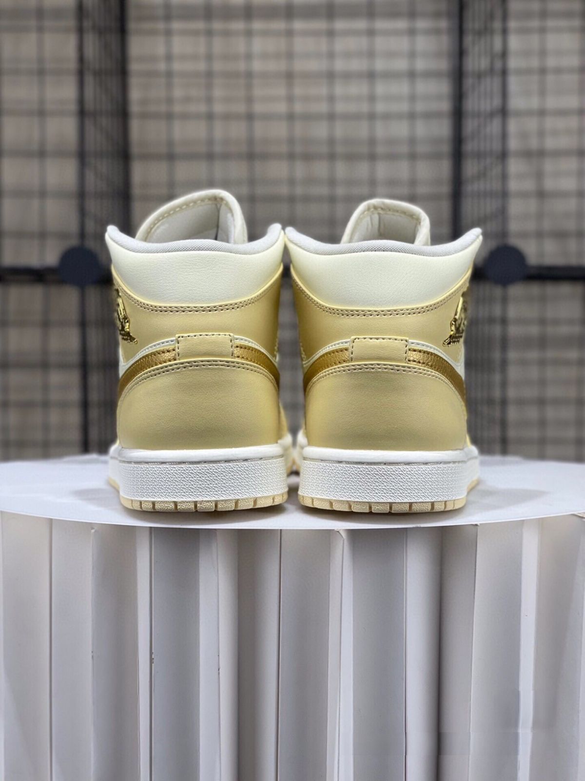 お値下げしました??即購入?? Nike Air Jordan 1 Mid 箱付 男女兼用