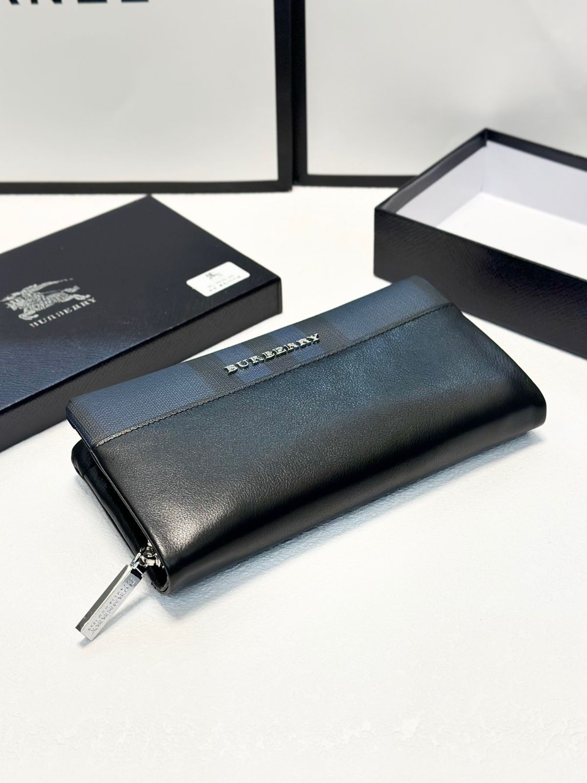 【本日限定特価】バーバリー メンズ レザー ハンドバッグ 21×11cm 高品質レザー 専用ボックス付き[本日特価|新品未使用品]