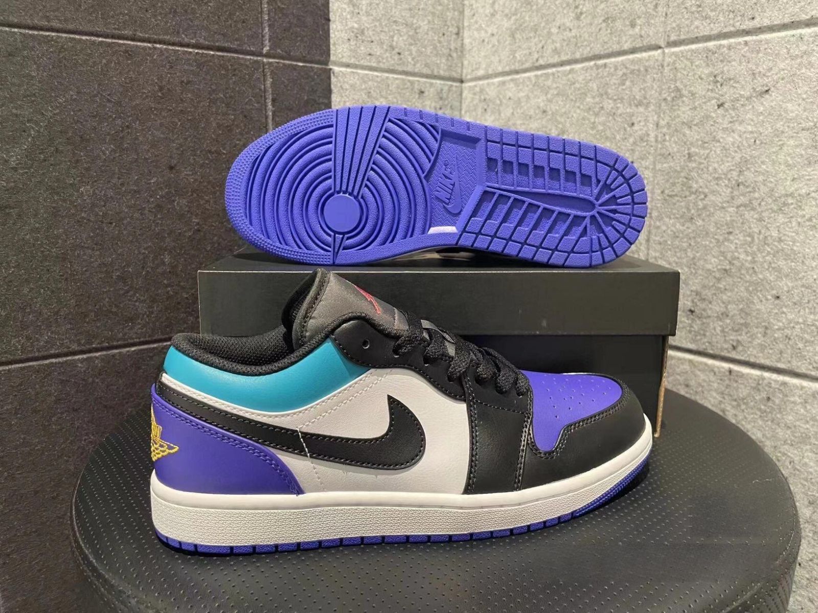 お値下げしました??即購入?? ナイキ NIKE AIR JORDAN 1 LOw エアジョーダン 1 ロー スニーカー 青 553558-140