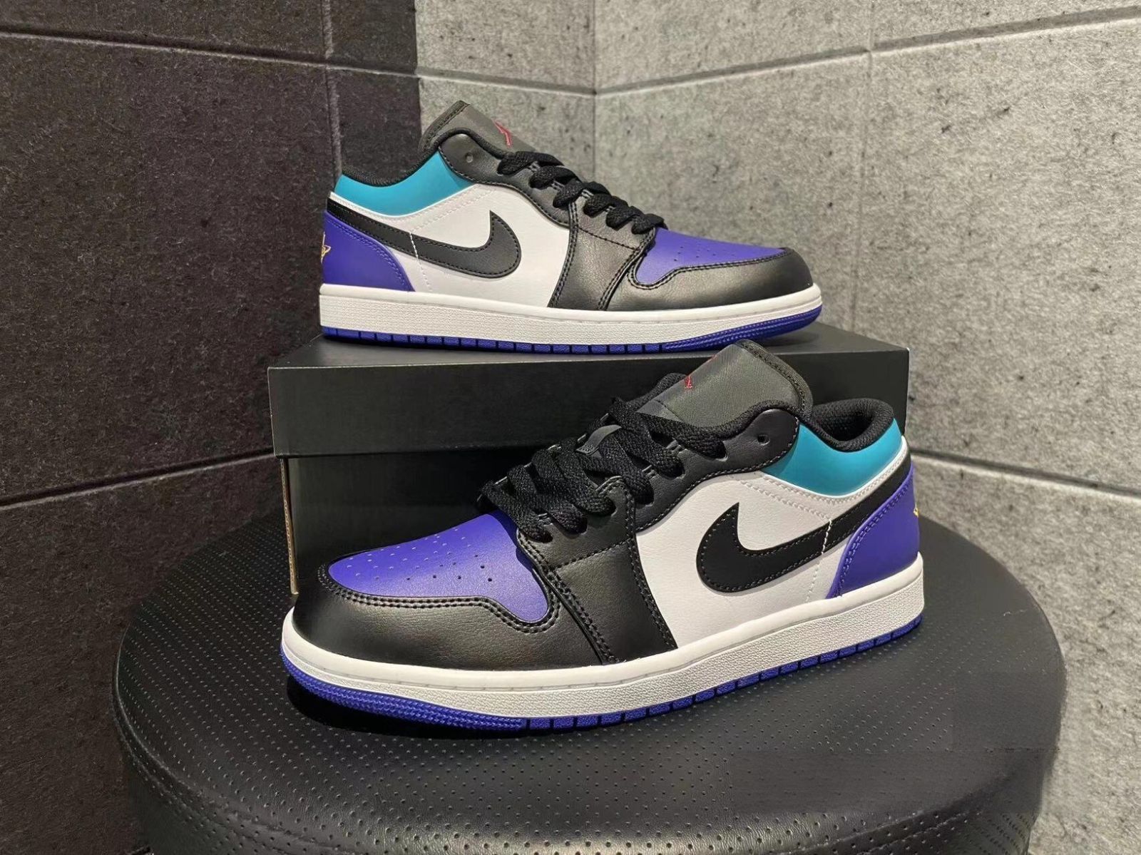 お値下げしました??即購入?? ナイキ NIKE AIR JORDAN 1 LOw エアジョーダン 1 ロー スニーカー 青 553558-140
