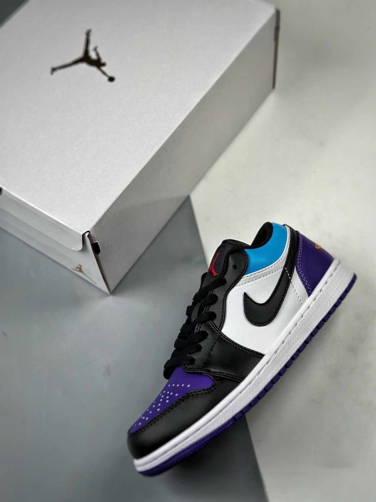 お値下げしました??即購入?? ナイキ NIKE AIR JORDAN 1 LOw エアジョーダン 1 ロー スニーカー 青 553558-140