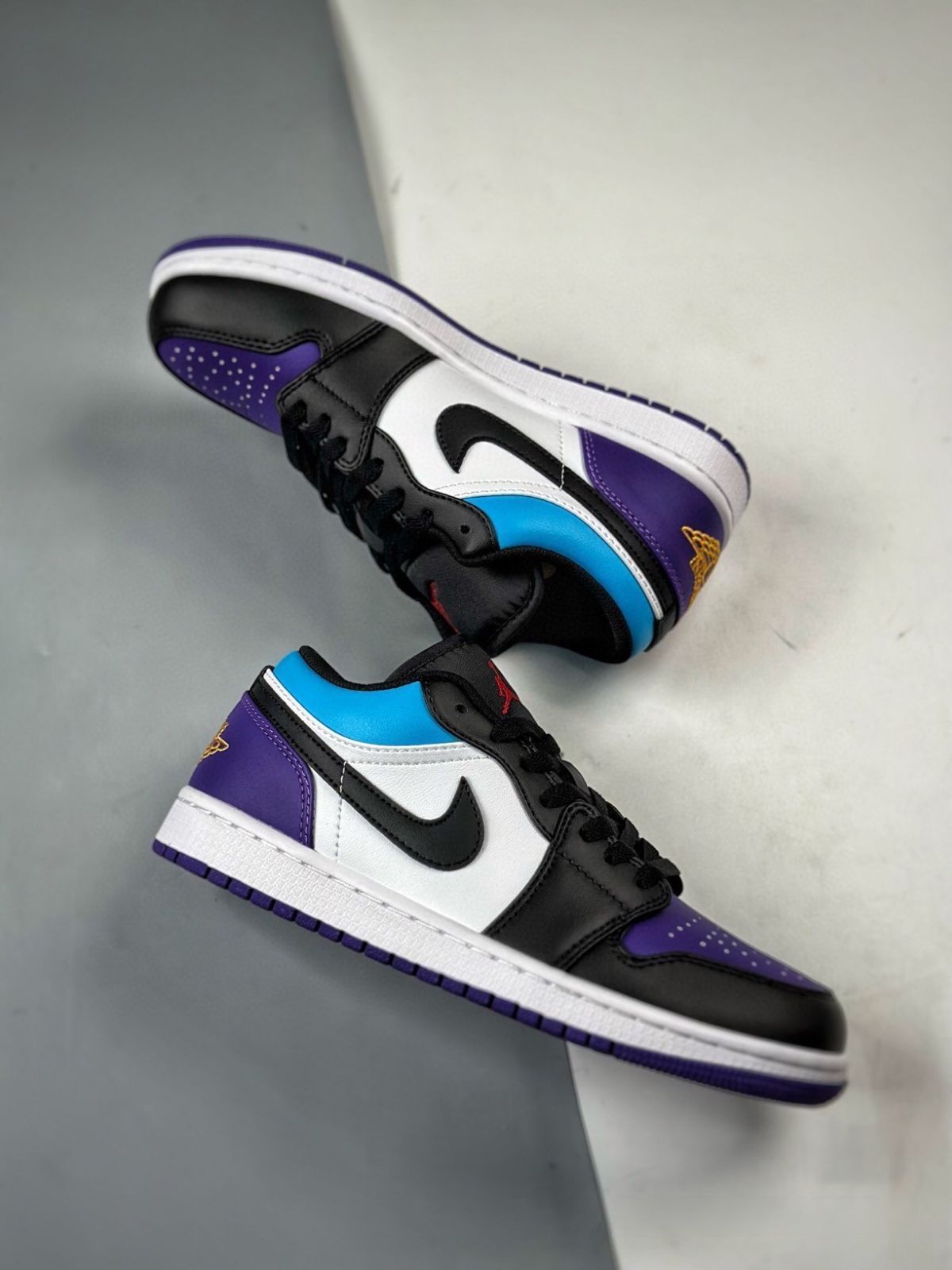 お値下げしました??即購入?? ナイキ NIKE AIR JORDAN 1 LOw エアジョーダン 1 ロー スニーカー 青 553558-140