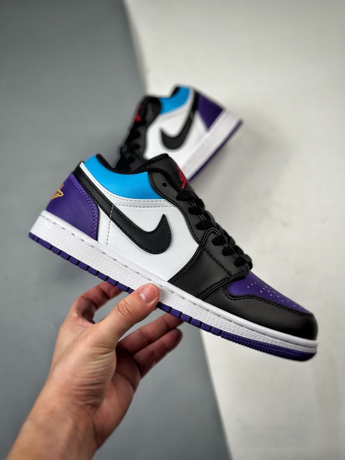 お値下げしました??即購入?? ナイキ NIKE AIR JORDAN 1 LOw エアジョーダン 1 ロー スニーカー 青 553558-140