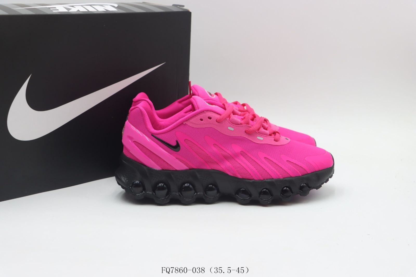 ナイキ / NIKE ナイキMAXランニングシューズ ピンクブラック FQ7860-038 ナイキ / NIKE ナイキMAXランニングシューズ ピンクブラック FQ7860-038