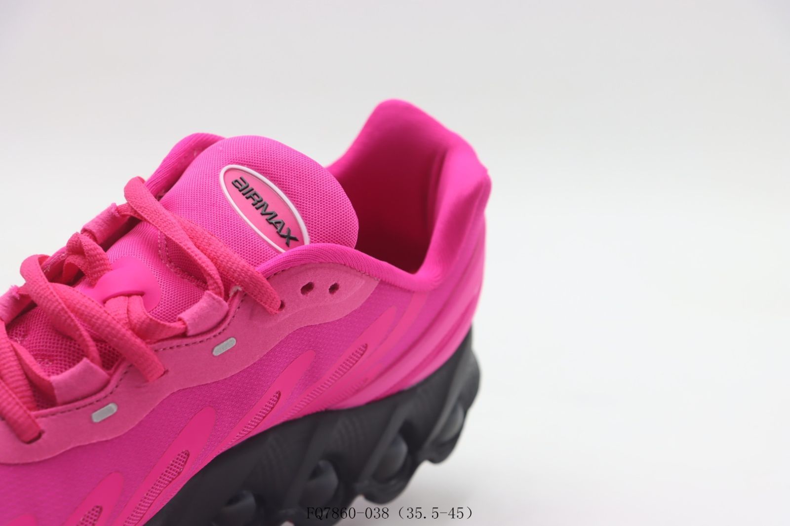 ナイキ / NIKE ナイキMAXランニングシューズ ピンクブラック FQ7860-038 ナイキ / NIKE ナイキMAXランニングシューズ ピンクブラック FQ7860-038