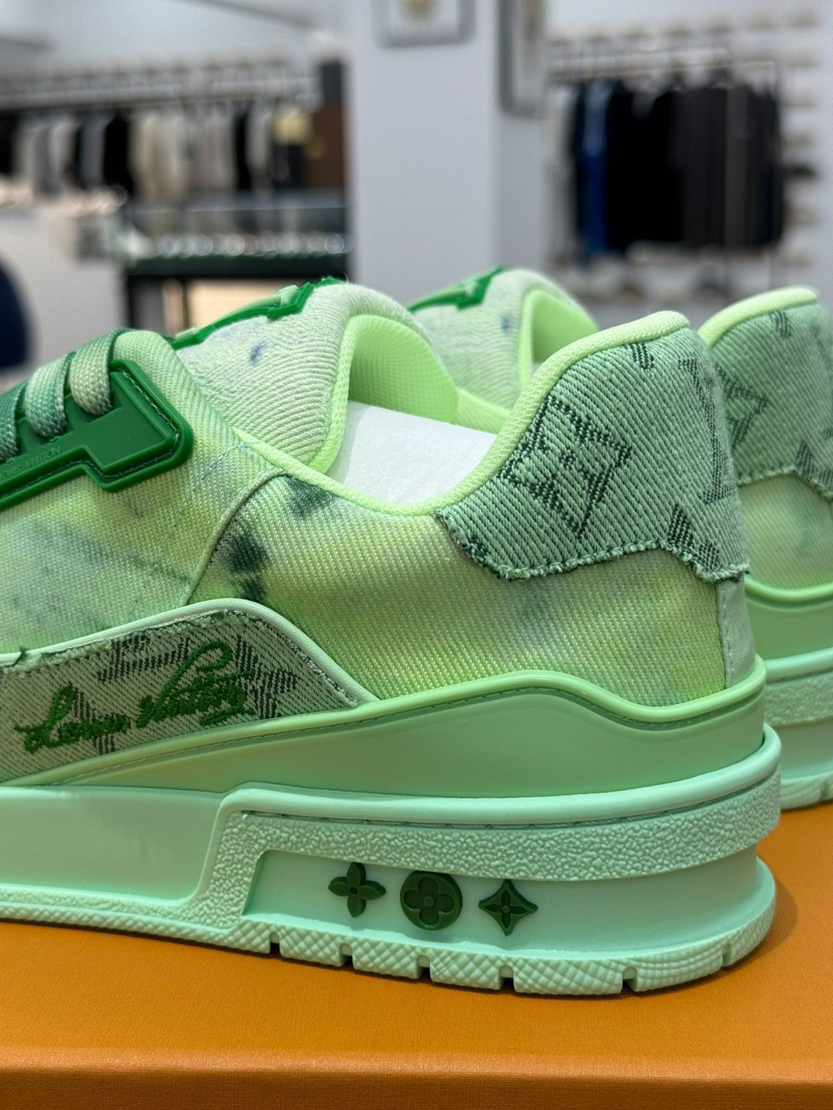 Louis Vuitton Trainer 配色 - グリーンの3色デニム