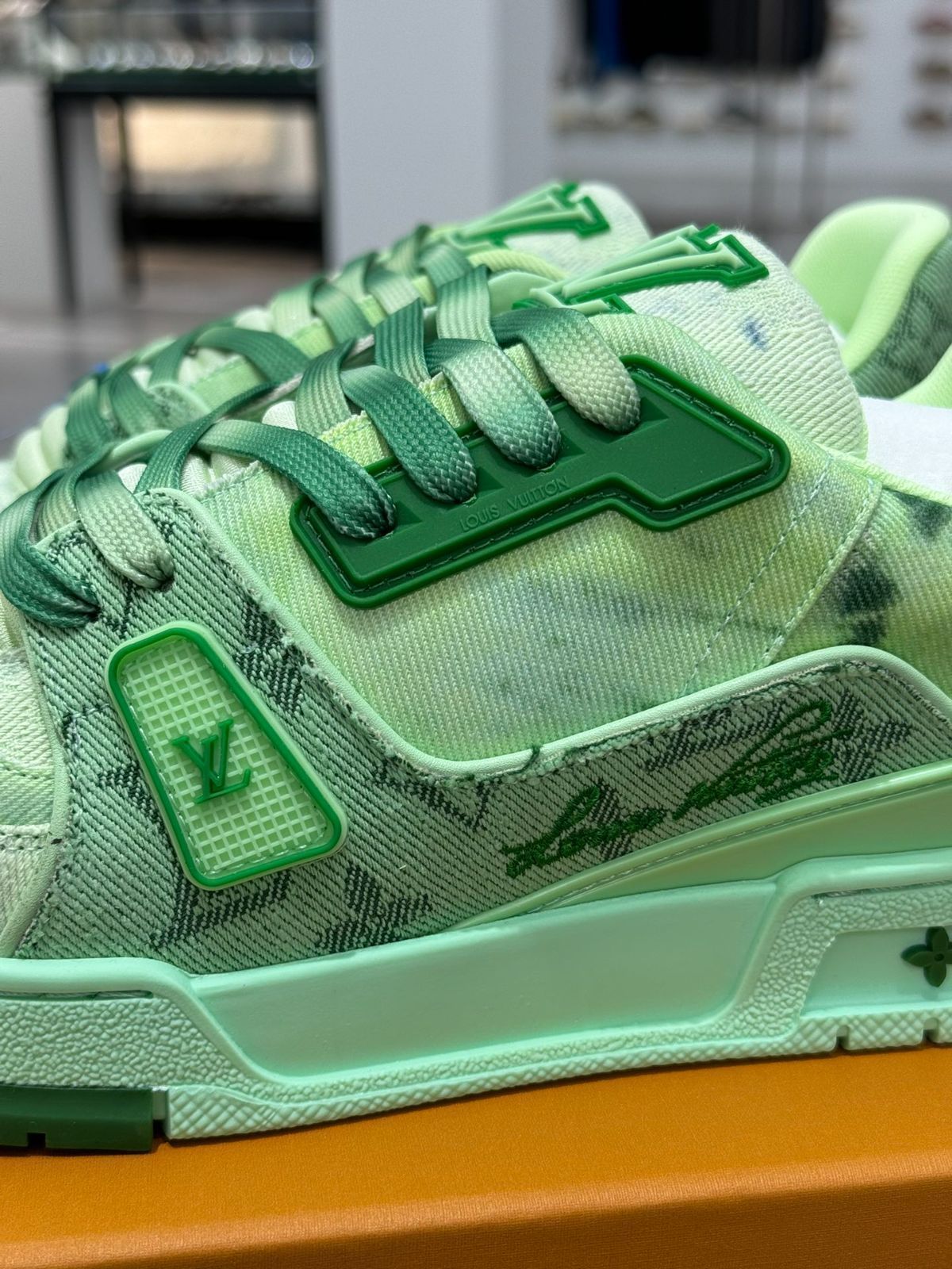 Louis Vuitton Trainer 配色 - グリーンの3色デニム