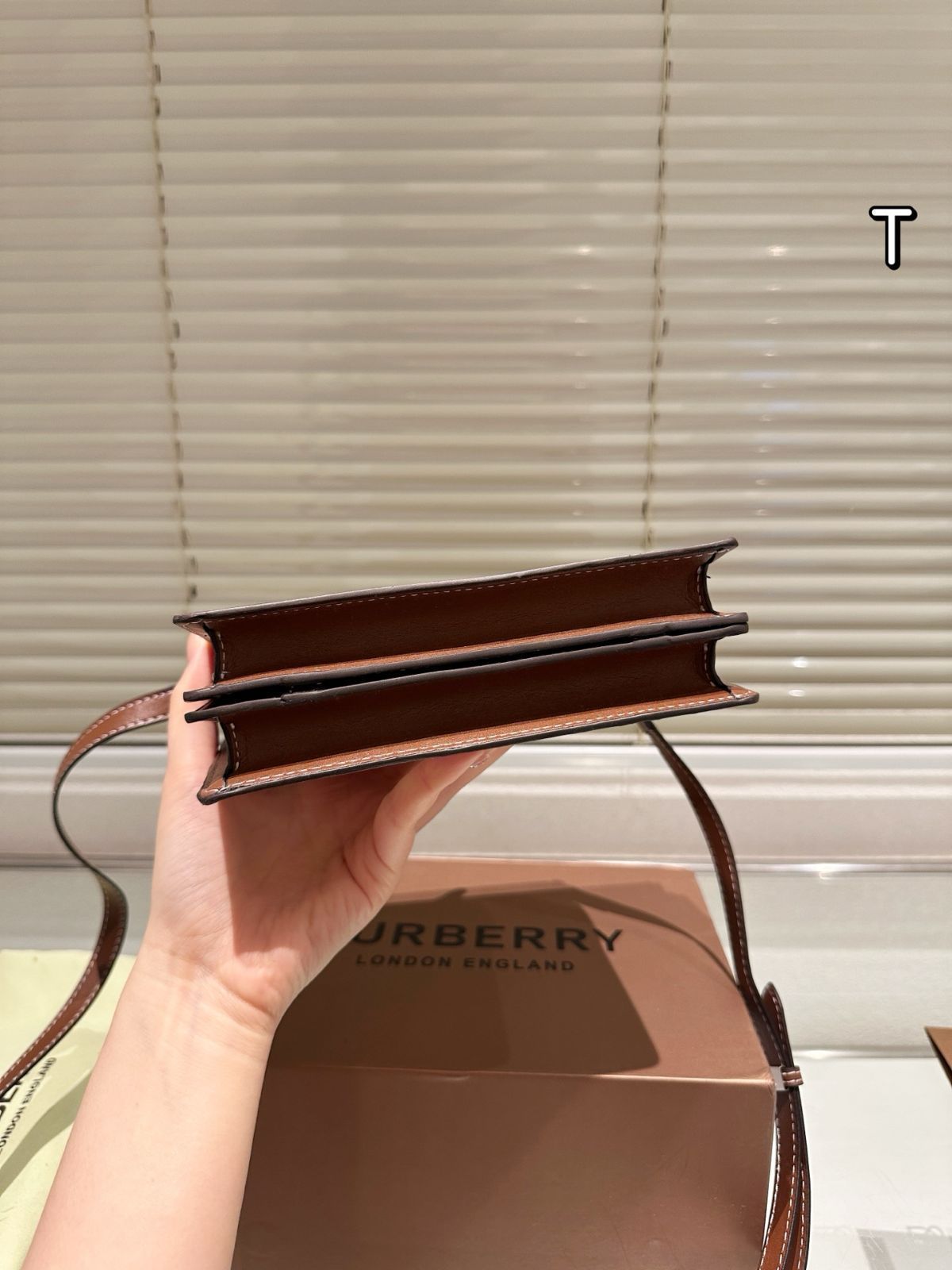 【今日特価】Burberry 斜?バッグ アウトム エディション 【今日特価】Burberry 斜?バッグ アウトム エディション