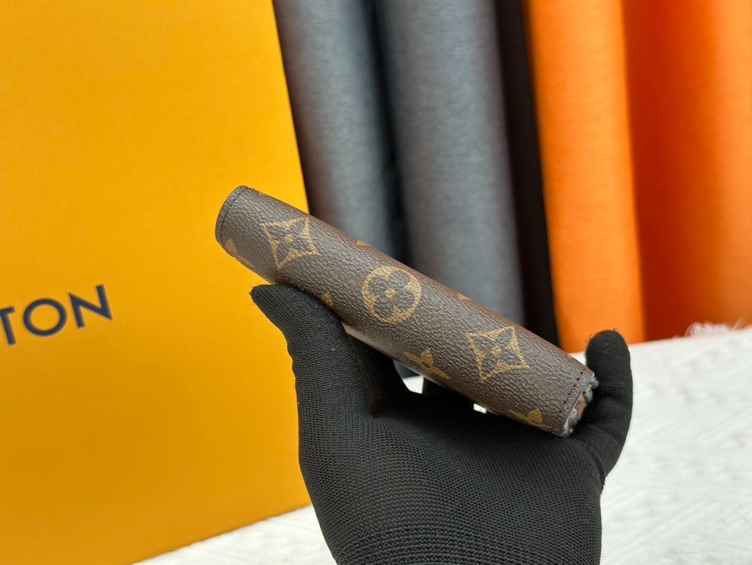 【本日限定特価】Louis Vuitton ショートウォレット 13.5×10×3cm モノグラムキャンバス ※こちらの商品は海外製の並行輸入品です。 [本日特価|新品未使用品]