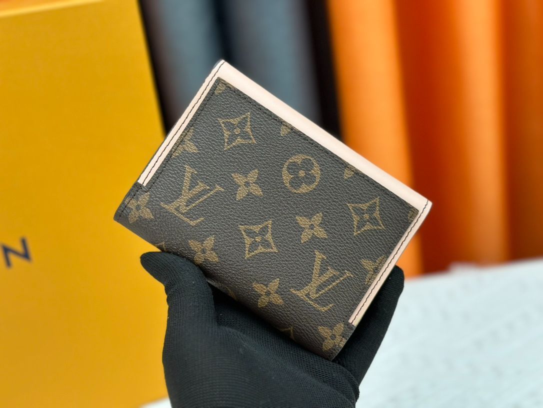 【本日限定特価】Louis Vuitton ショートウォレット 13.5×10×3cm モノグラムキャンバス ※こちらの商品は海外製の並行輸入品です。 [本日特価|新品未使用品]