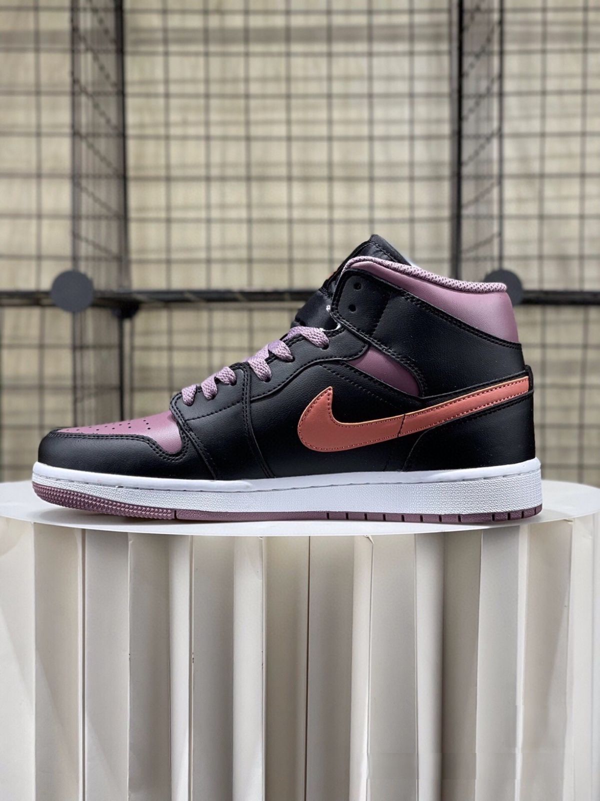 お値下げしました??即購入?? Nike Air Jordan 1 Mid 箱付 男女兼用 fb9911-008