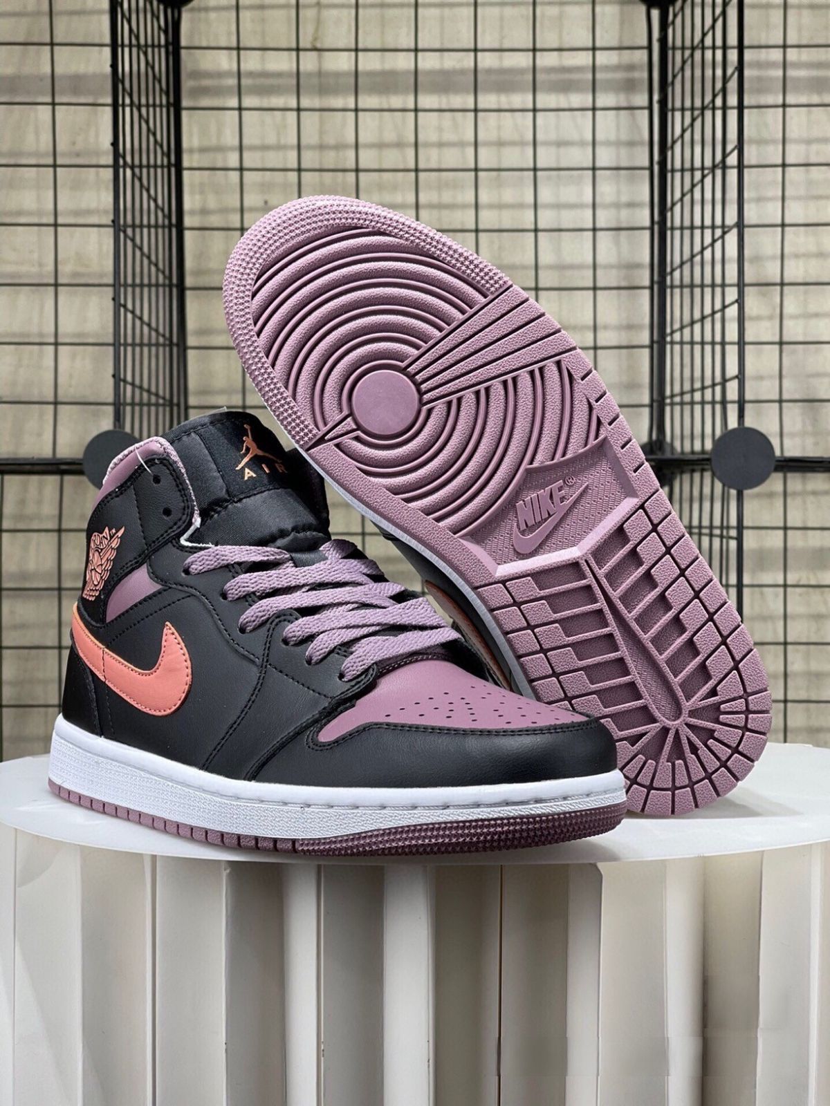 お値下げしました??即購入?? Nike Air Jordan 1 Mid 箱付 男女兼用 fb9911-008