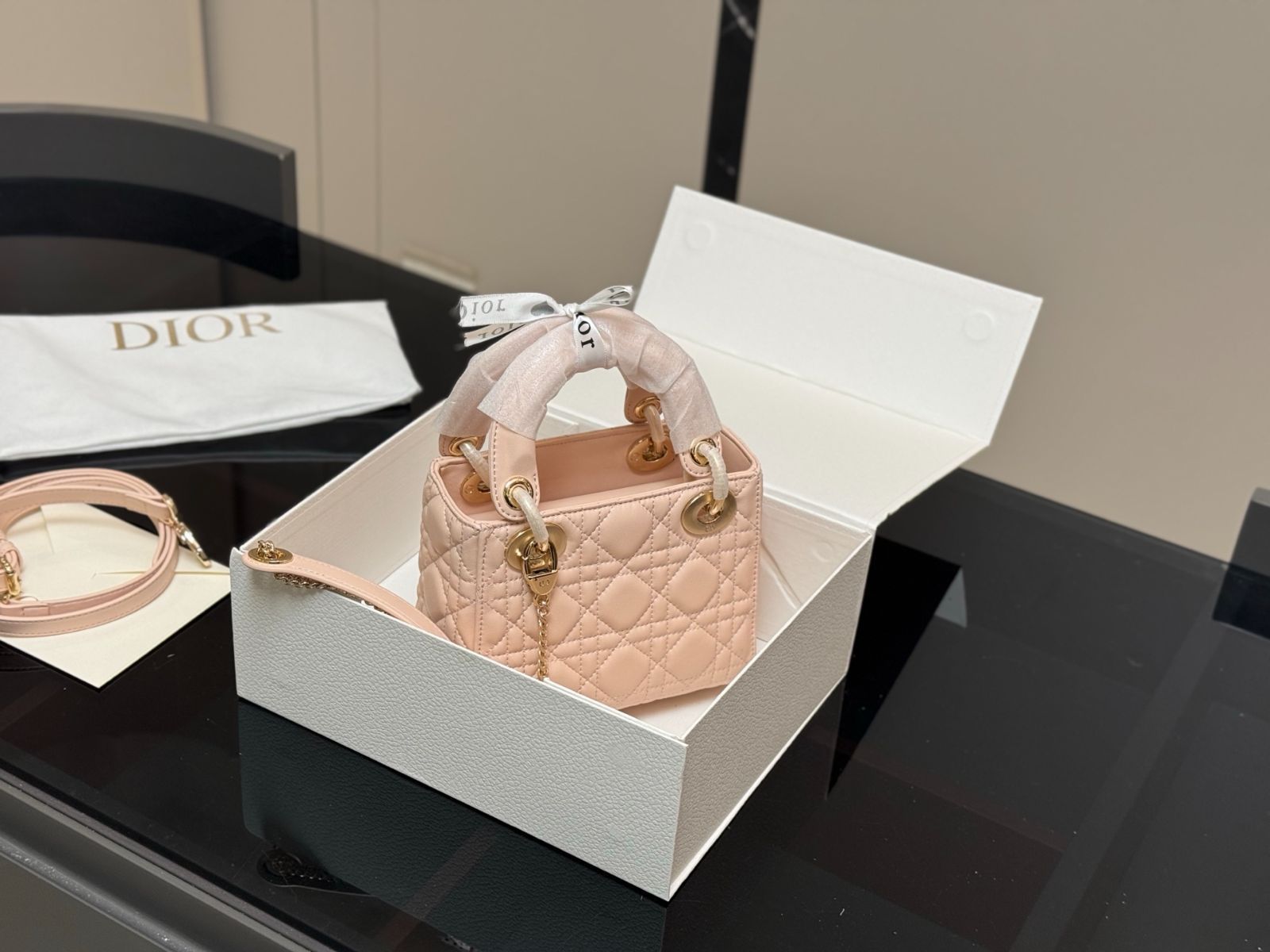 【今日特価】DIOR Lady Dior ライディオール 羊皮バージョン 【今日特価】DIOR Lady Dior ライディオール 羊皮バージョン
