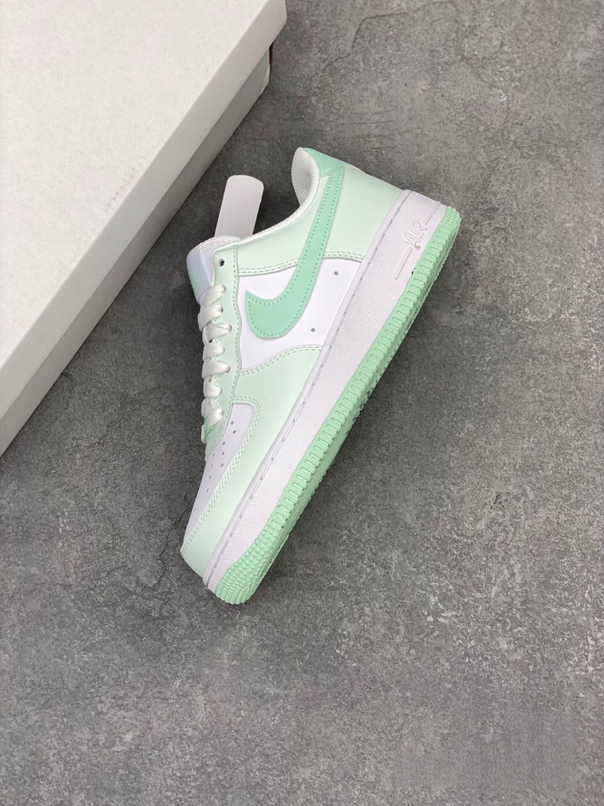 お値下げしました??即購入??ナイキ スニーカー Nike Air Force 1 Low 箱付 お値下げしました??即購入??ナイキ スニーカー Nike Air Force 1 Low 箱付