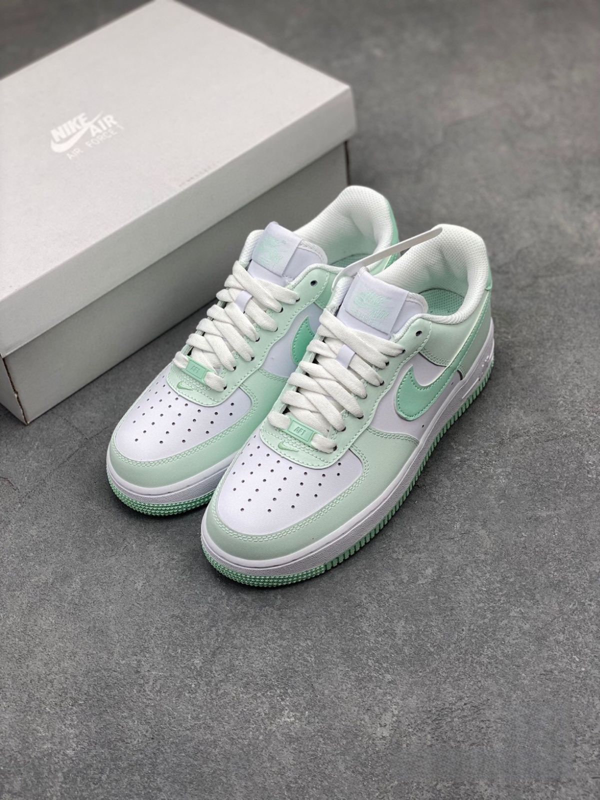 お値下げしました??即購入??ナイキ スニーカー Nike Air Force 1 Low 箱付 お値下げしました??即購入??ナイキ スニーカー Nike Air Force 1 Low 箱付