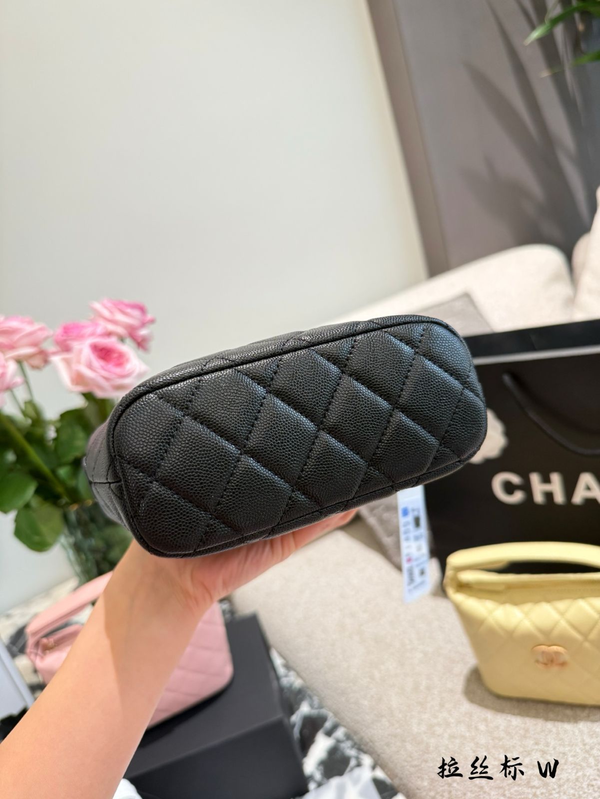 【今日特価】Chanel 25P Classic Logo Tote Bag チャネル 25P ラストラス大ロゴランチョン