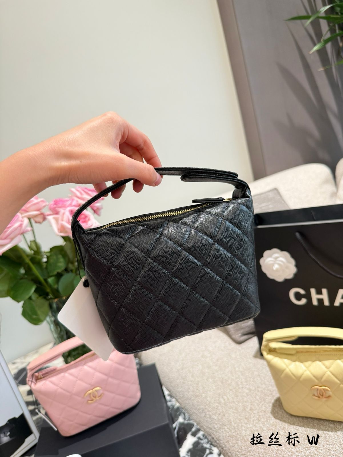 【今日特価】Chanel 25P Classic Logo Tote Bag チャネル 25P ラストラス大ロゴランチョン