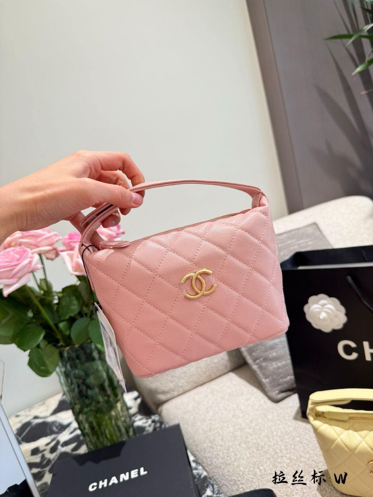 【今日特価】Chanel 25P Classic Logo Tote Bag チャネル 25P ラストラス大ロゴランチョン