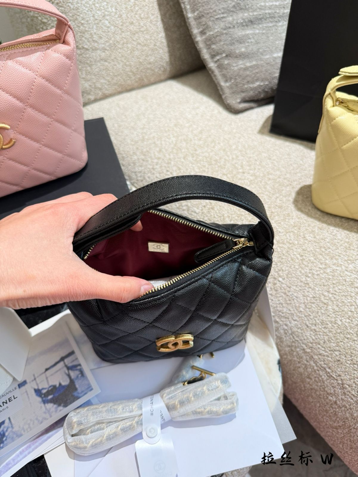 【今日特価】Chanel 25P Classic Logo Tote Bag チャネル 25P ラストラス大ロゴランチョン