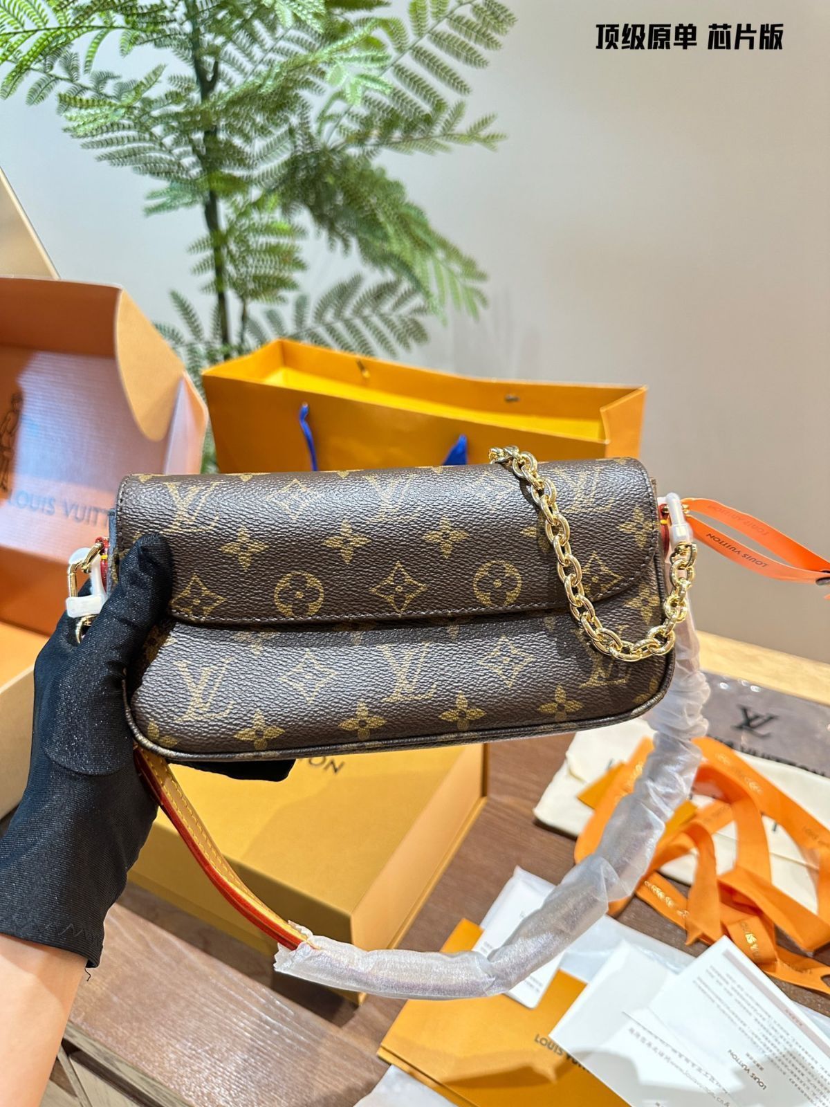 【今日特価】Louis Vuitton Ivy WOC モノグラム ウォレットオンチェーン