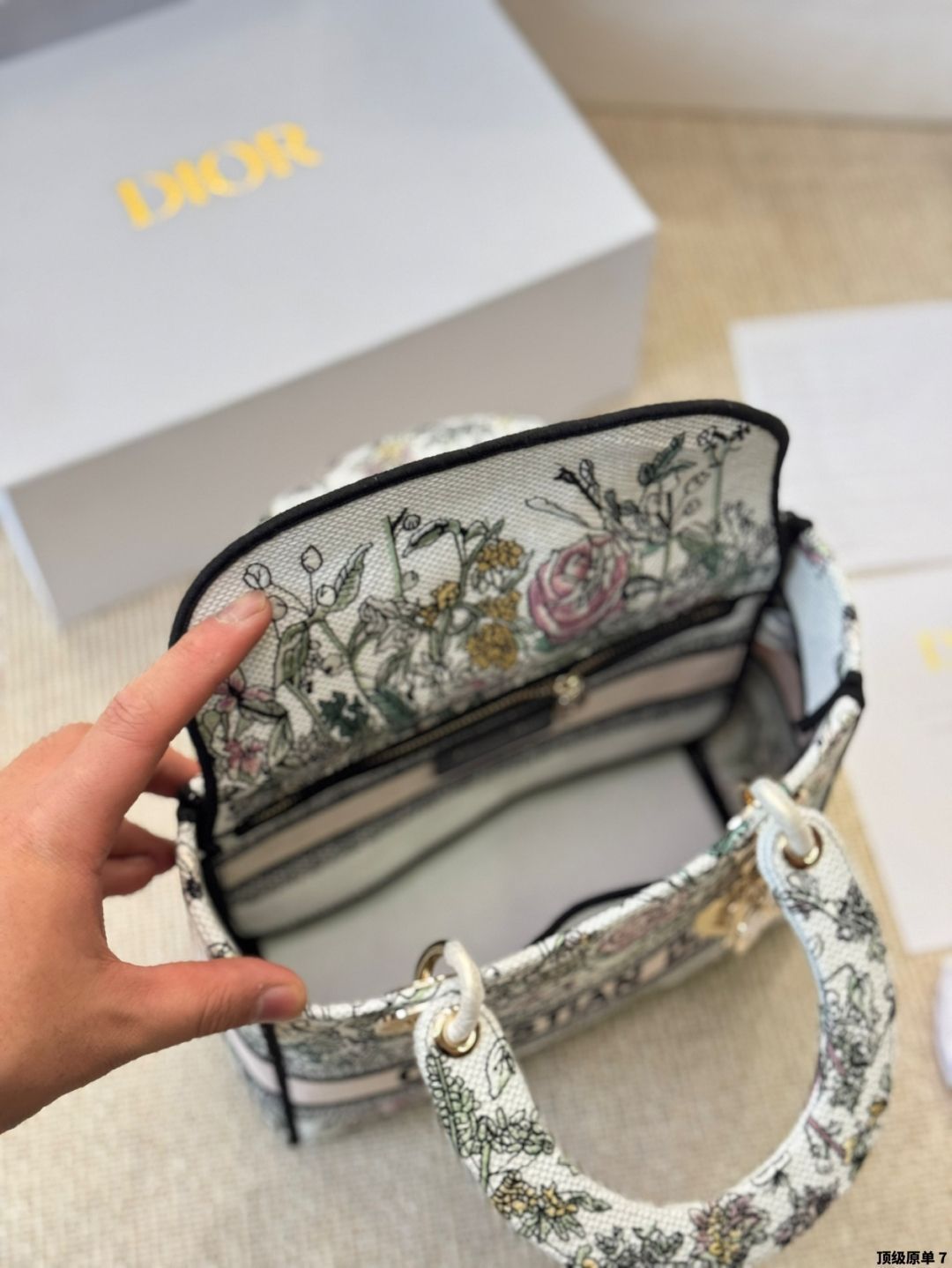 【今日特価】Dior Lady D-Lite レディ D - ライト 刺繍バッグ スターアイテム版