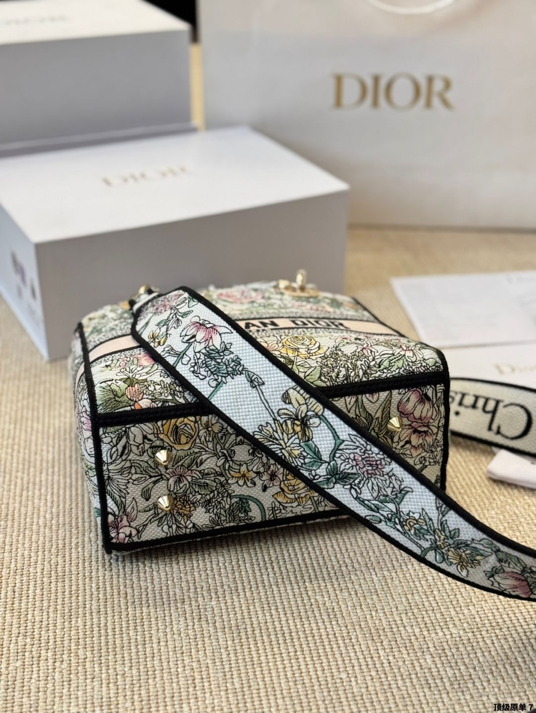 【今日特価】Dior Lady D-Lite レディ D - ライト 刺繍バッグ スターアイテム版